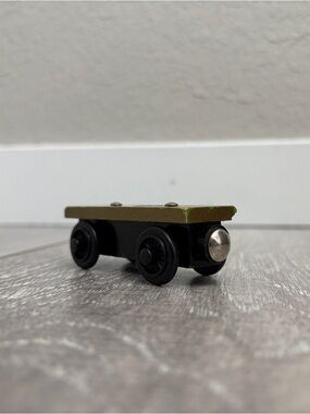 Gold Wooden Flatbed - Thomas & Friends